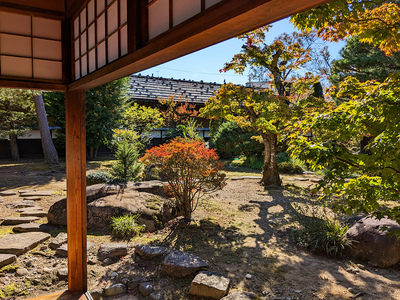 秋の高山陣屋　庭園