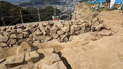 出土した石塁