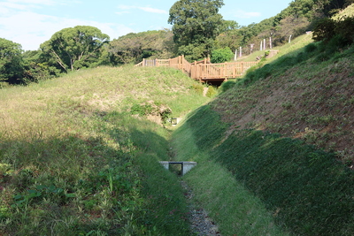 堀と土塁