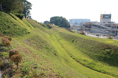 二重の土塁と堀