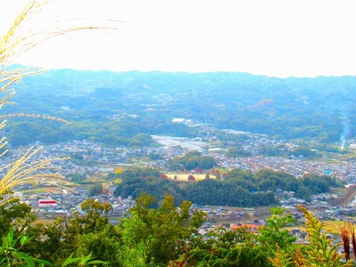 城址遠景（椿井城・南郭から）