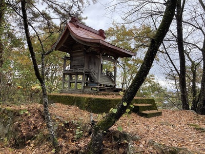 向羽黒山城　御水神社のお社