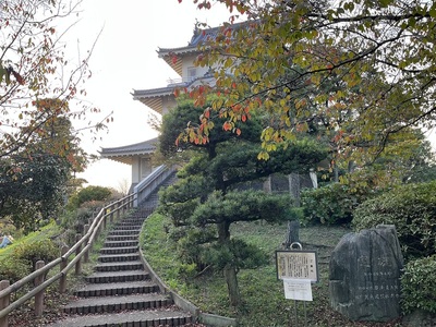 模擬天守(東側から)