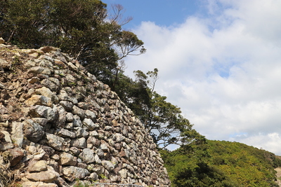 東南角石塁下から