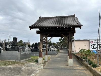 昌楽寺と墓地