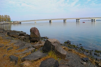 近江大橋と湖岸石垣