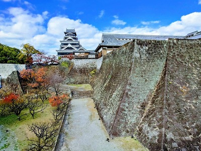 二様の石垣と天守