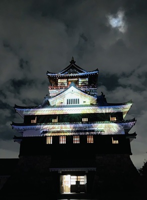 雲夜に映える清洲城