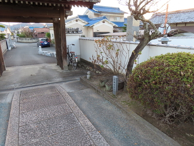 高井城の石