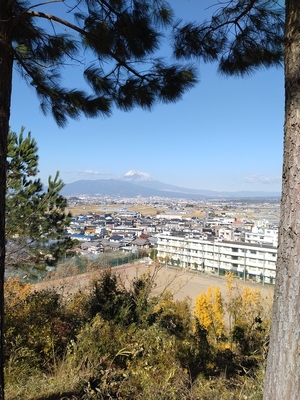 本丸跡から富士山を望む