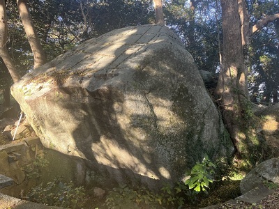 本丸跡にある巨石
