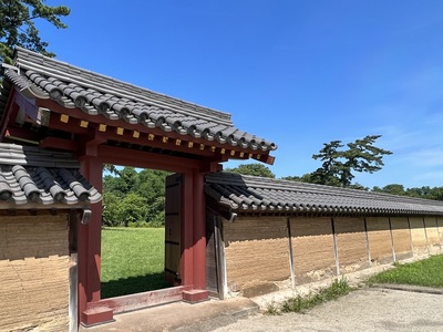 政庁から東大路への門