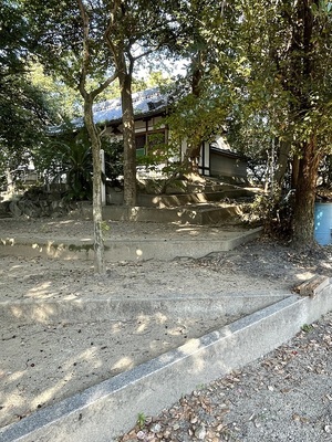 出城址に建つ厳島神社本殿