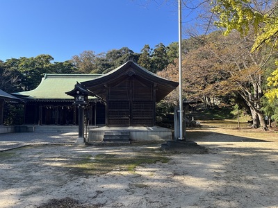 護国神社と御本丸道