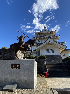 千葉常胤公と模擬天守