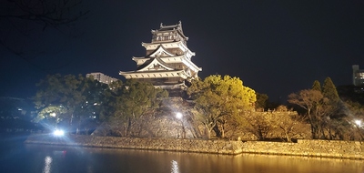 夜の広島城