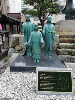 浅井三姉妹銅像