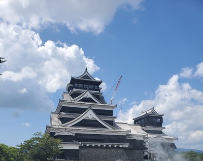 熊本城天守閣前広場より