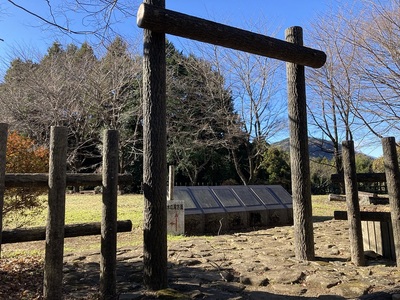 河村城　本郭前の鏑木門