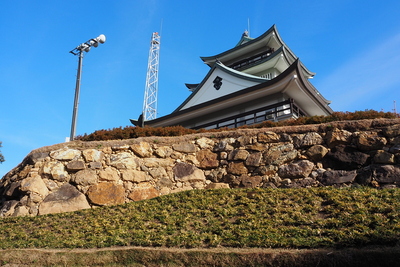 小牧山歴史館と復元された石垣