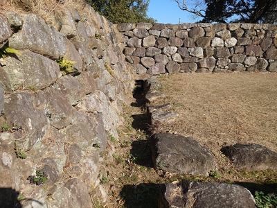 本丸（上段）の石樋