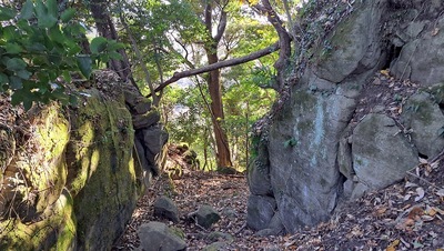 岩の堀切