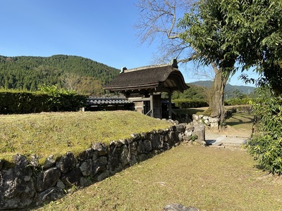 朝倉館側の唐門