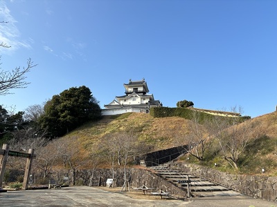 掛川城天守閣　撮影スポット券売所前より