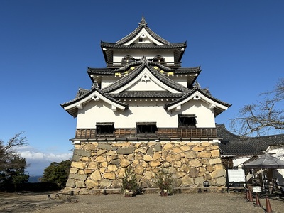 天守前広場より