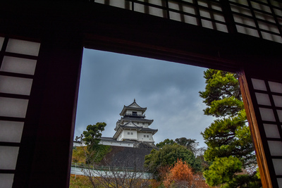 御殿から眺める掛川城