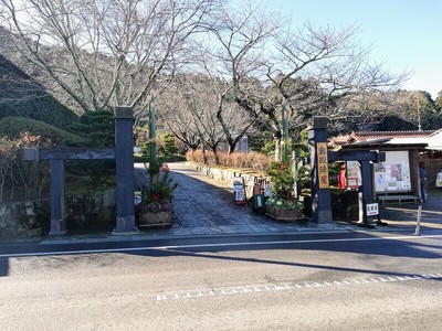 陣屋門と門松