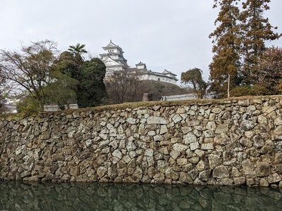 大天守、東小天守、への渡櫓とホの櫓(美術館の裏から)