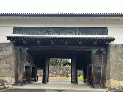 北の丸内正面から見た田安門櫓門