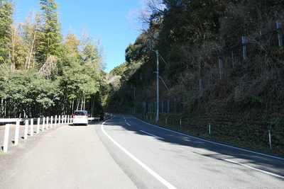 登城口と駐車スペース