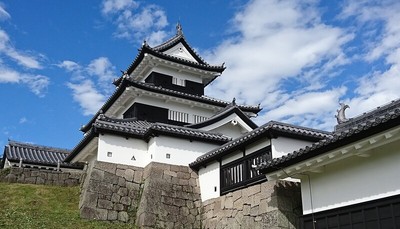 夏空と三重櫓