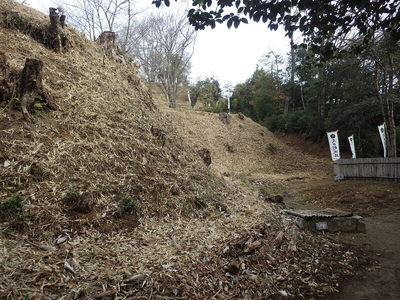 三の丸の横矢が掛かった切岸