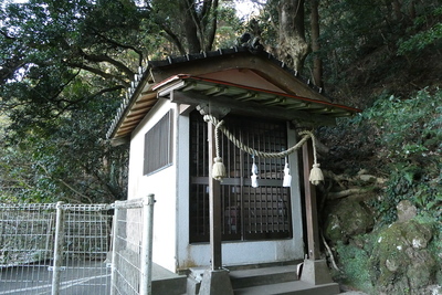 登山口付近にある祠