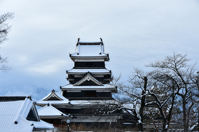 雪景色の松本城