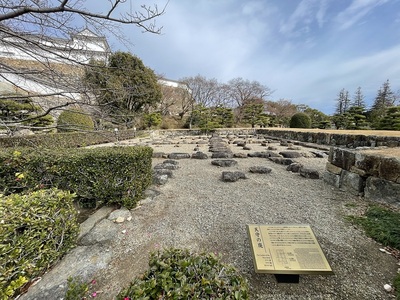 天守の庭(礎石展示)