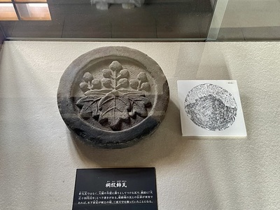 西の丸多門 展示 桐紋飾瓦