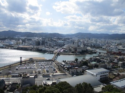 天守より市街を望む