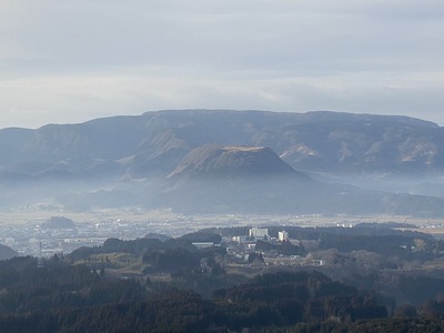 角牟礼城から見た伐株山