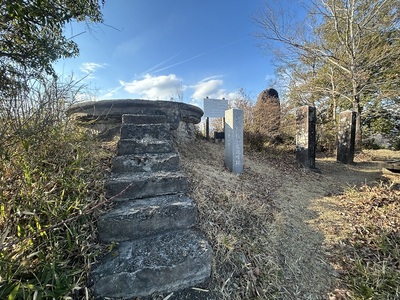 防空監視哨跡のある山頂詰城