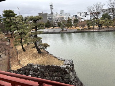 月見櫓からの石垣（門跡）、内堀