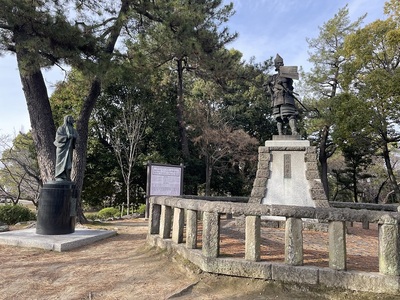 信長と濃姫の銅像