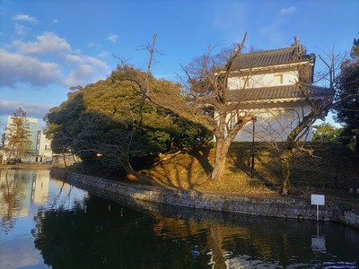 西櫓と水堀（南西側）