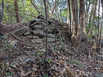 東尾根石垣