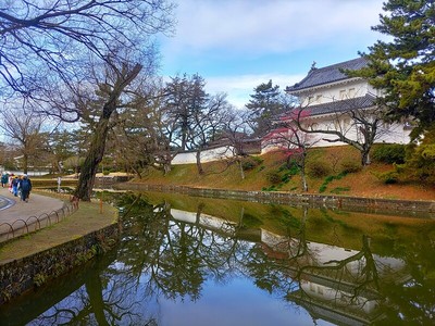 東櫓と水堀（北東側）