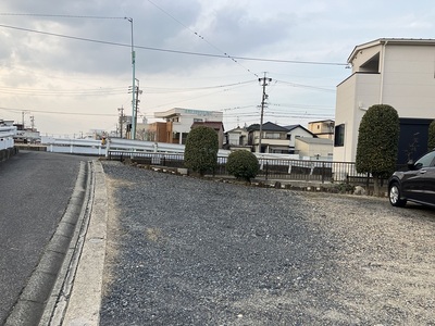 中島砦から鳴海城(画面中央の木立)を臨む