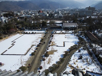 天守より本丸御殿跡を望む